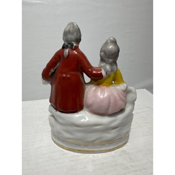 Vintage Porcelain Figurine Couple In Historical Attire Made In Occupied Japan - Picture 4 of 8